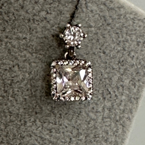 Pandora  Earrings - Picture 2 of 4